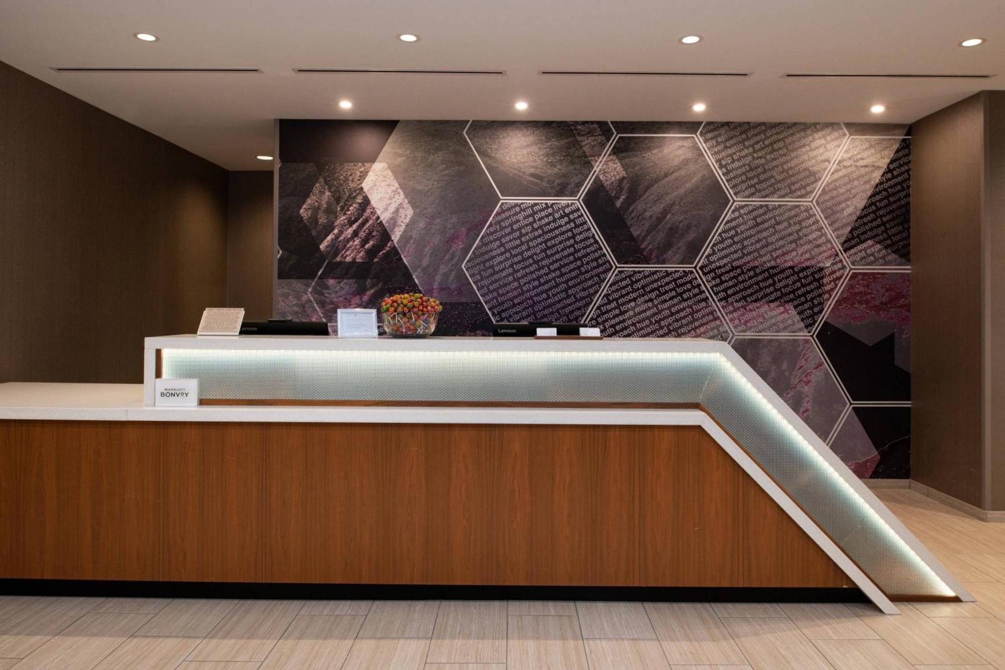Springhill Suites By Marriott Kansas City Northeast Экстерьер фото