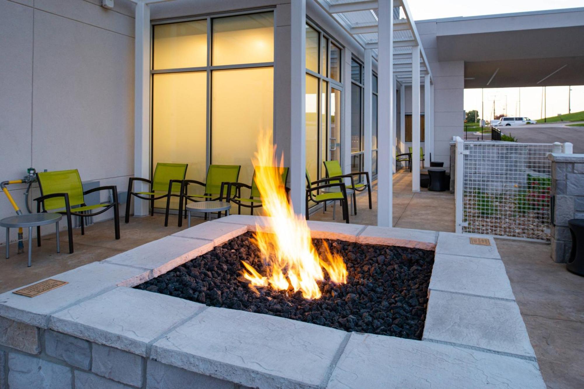 Springhill Suites By Marriott Kansas City Northeast Экстерьер фото